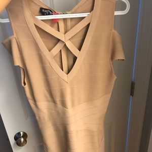 BEBE nude body con dress